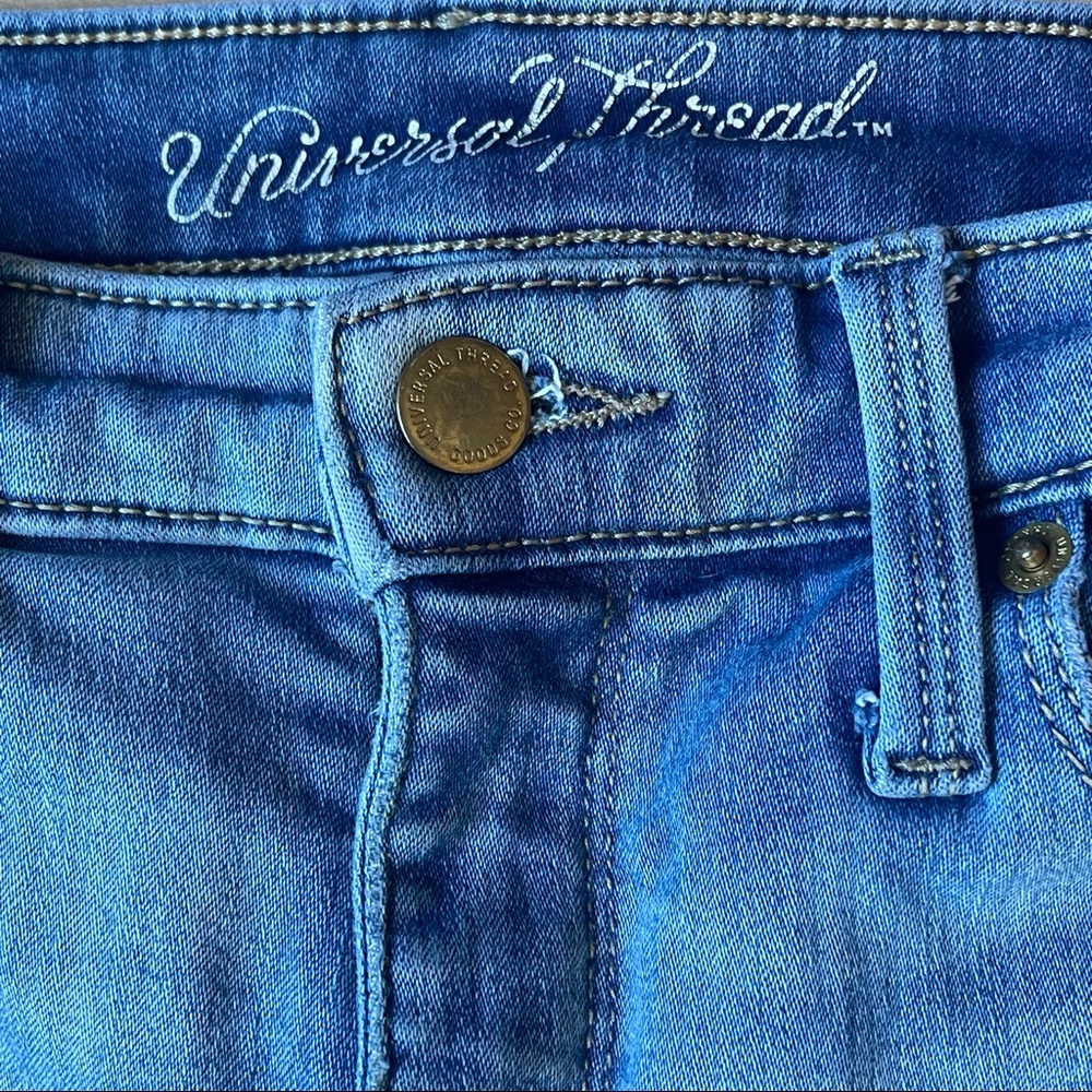 Universal Thread Distressed Thread Jeans Size 6 / 28R - Picture 2 of 12